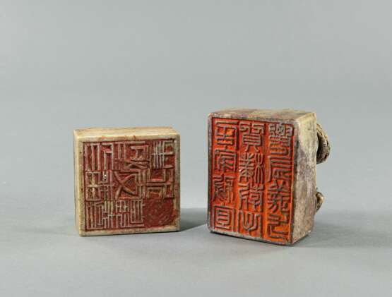 Zwei Specksteinsiegel mit Dekor eines Shishi und einer Kröte - фото 4