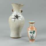 Zwei Vasen aus Porzellan mit Drachendekor bzw. mit Vogel- und Pflaumenblütendekor - photo 3