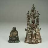 Zwei Bronzeskulpturen des Buddha - Foto 1