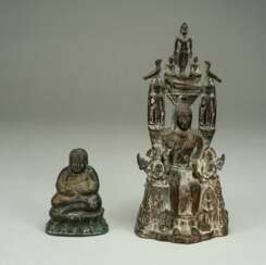 Zwei Bronzeskulpturen des Buddha