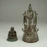 Zwei Bronzeskulpturen des Buddha - Foto 2