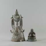 Zwei Bronzeskulpturen des Buddha - photo 3