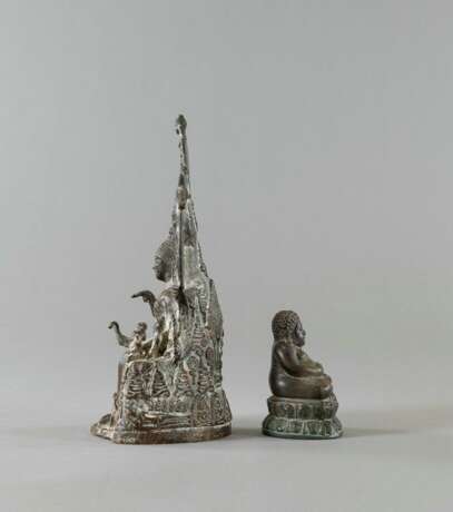 Zwei Bronzeskulpturen des Buddha - photo 4