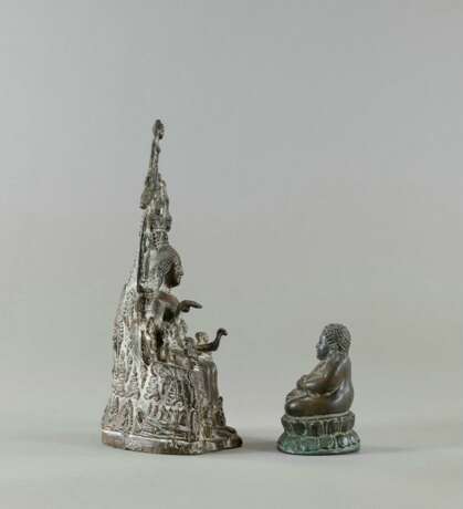 Zwei Bronzeskulpturen des Buddha - Foto 7
