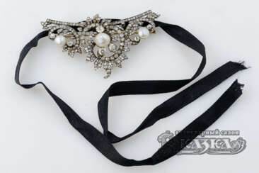 Brooch-pendant in the Rococo style with diamonds and pearls