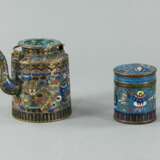 Teekanne und Cloisonné-Deckeldose mit Dekor von Antiquitäten - Foto 2
