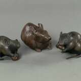 Paar Ratten aus Bronze und eine Ratte aus Bizen.-Ware, JAPAN, das Paar signiert mit kaô, Meiji-Periode - photo 2