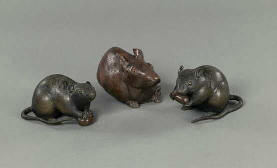Paar Ratten aus Bronze und eine Ratte aus Bizen.-Ware, JAPAN, das Paar signiert mit kaô, Meiji-Periode - photo 2