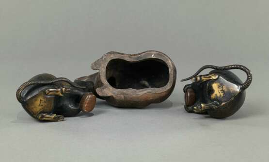 Paar Ratten aus Bronze und eine Ratte aus Bizen.-Ware, JAPAN, das Paar signiert mit kaô, Meiji-Periode - photo 5