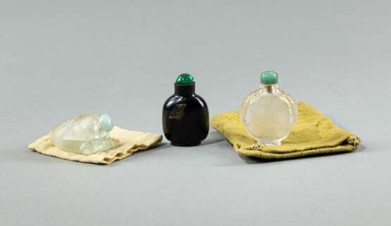 Drei Snuffbottles aus Bergkristall und Glas - Foto 2