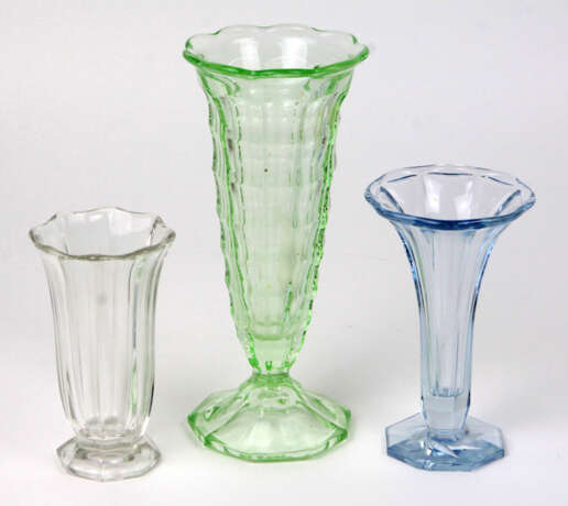 3 Pressglas Vasen - photo 1