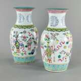 Paar ' Familie-rose -' Vasen mit Antiquitätendekor - photo 3
