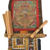 Zwei Pali-Gebetsbücher, eine Thangka und ein Textil - photo 1