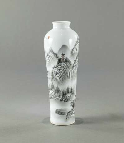 Vase aus Porzellan mit Landschaftsdekor - Foto 3
