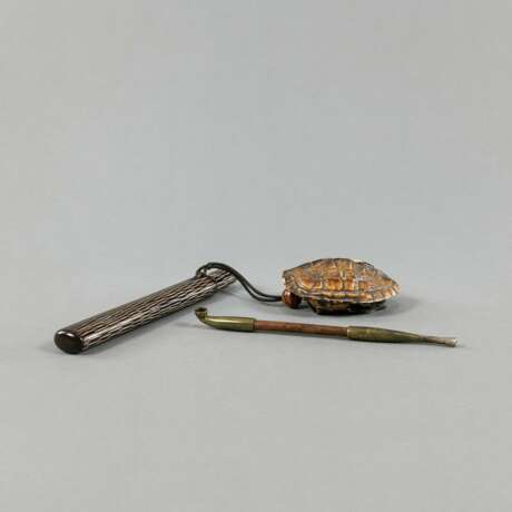 Kiseruzutsu mit Pfeife und Tonkotsu aus Schildkrötenpanzer - photo 1