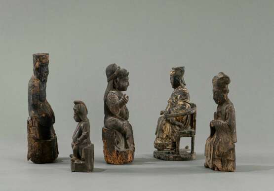 Gruppe von fünf geschnitzten Skulpturen von Daoisten aus Holz - Foto 4