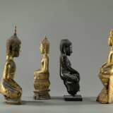 Gruppe von vier Figuren des Buddha Shakyamuni aus Holz mit Lackfassung - Foto 2