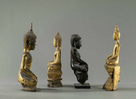 Gruppe von vier Figuren des Buddha Shakyamuni aus Holz mit Lackfassung - photo 2