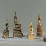 Gruppe von sechs Buddhas aus Holz und Bronze - photo 2