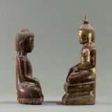 Zwei Skulpturen des Buddha Shakyamuni aus Holz mit Lackfassung - фото 2