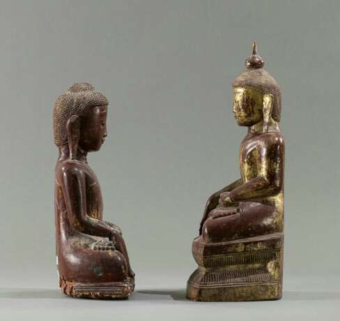 Zwei Skulpturen des Buddha Shakyamuni aus Holz mit Lackfassung - Foto 2