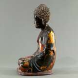 Skulptur des Buddha aus Holz mit Lackfassung - фото 2