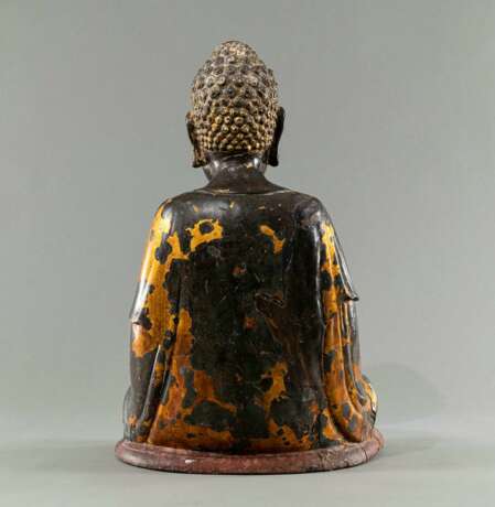 Skulptur des Buddha aus Holz mit Lackfassung - фото 3