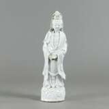 Stehende Guanyin aus Dehua-Ware - Foto 1