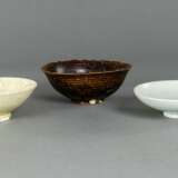 Drei Schalen aus Henan-, Shufu-Ware u. a. - фото 2