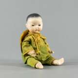 Porzellanpuppe eines chinesischen Jungen, grünes Gewand: 3 1/2 - Foto 1