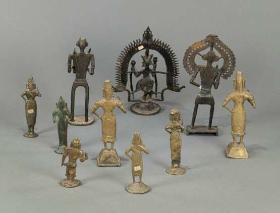 Gruppe von zehn Bronzefiguren - photo 2