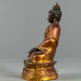 Partiell vergoldete Repoussé-Figur des Buddha Shakyamuni, - Foto 2