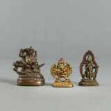 Drei Bronzen: Jambhala, Yamanthaka und eine Gottheit - photo 1