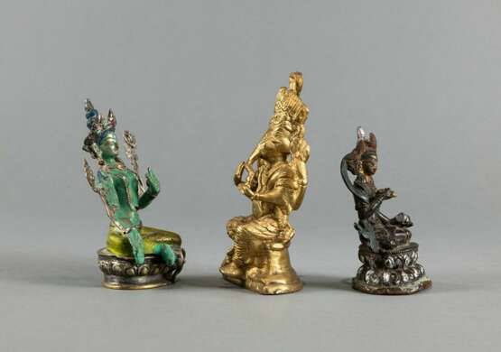 Drei Figuren aus Bronze: Tara, Ganesha und Amitayus - фото 2