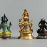 Drei Figuren aus Bronze: Tara, Ganesha und Amitayus - photo 3