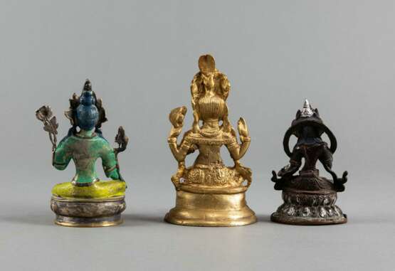 Drei Figuren aus Bronze: Tara, Ganesha und Amitayus - photo 3