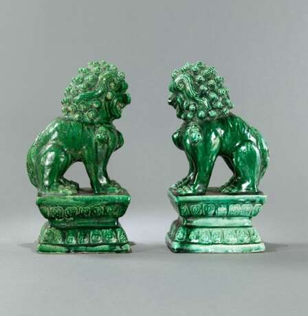 Paar buddhistische Löwen aus grün glasiertem Porzellan - photo 4