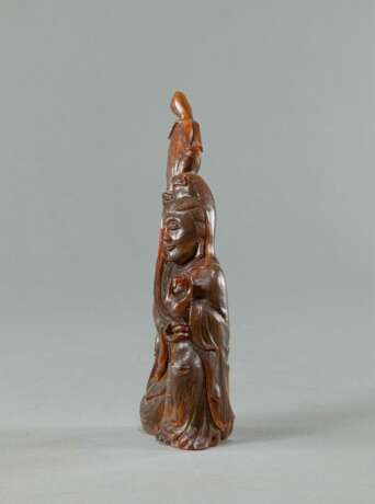 Figur des sitzenden Guanyin aus Büffelhorn - Foto 2