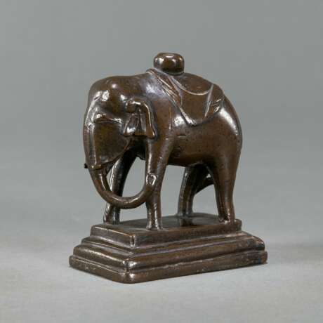 Bronze eines Elefanten - photo 1