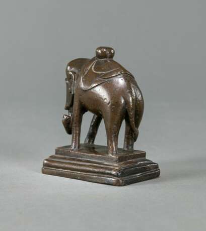 Bronze eines Elefanten - photo 4