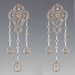 Pendant earrings in white gold with diamonds