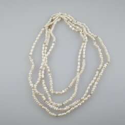 Endless pearl necklace