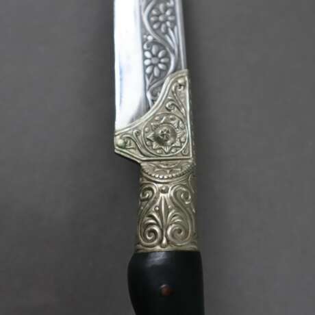 Kleines Messer in verzierter Metallscheide - photo 3