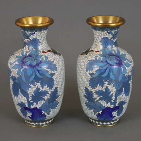 Paar Cloisonné-Vasen - фото 1