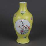 Gelbgrund-Vase - photo 1