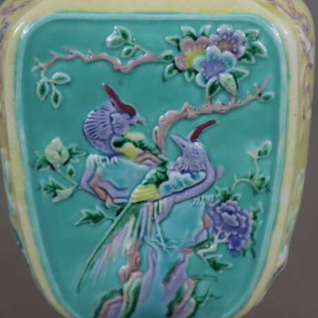 Vase mit reliefiertem Dekor - photo 3