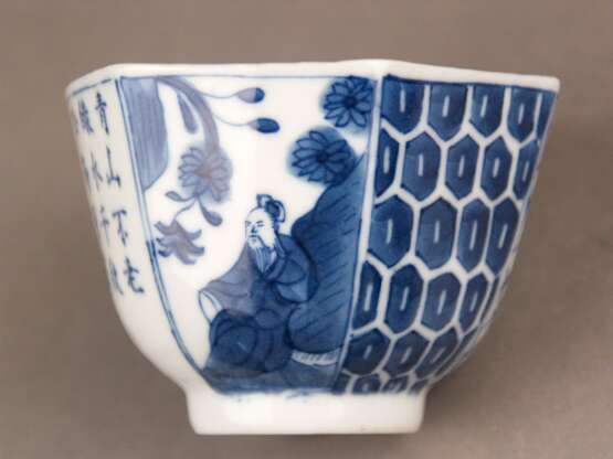 Kleine Teeschale mit Blau-Weiß-Dekor - photo 3