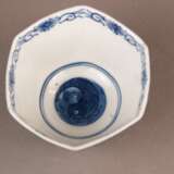 Kleine Teeschale mit Blau-Weiß-Dekor - Foto 6
