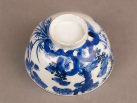 Runde Teeschale mit Blau-Weiß-Dekor - Foto 5