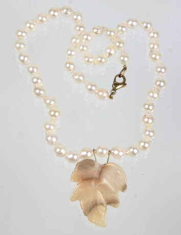 rosa Opalblatt an Perlenkette - photo 1